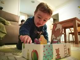 Un juego se define como la actividad que realiza uno o más jugadores, empleando su imaginación o herramientas para crear una situación con un número determinado de reglas, donde usualmente existen ganadores y perdedores con el fin de proporcionar entretenimiento o diversión. Juegos De Mesa Para Que Mis Hijos Pequenos Jueguen Solos