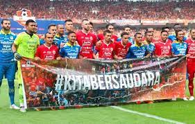 Stadion maguwoharjo, sleman akan menjadi saksi bisu dari bentrok kedua tim yang ambisius itu pada. Persija Vs Persib Galeri Foto Babak Pertama Bolalob Com