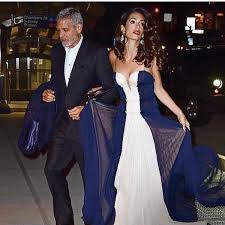 واحتفل جورج كلوني البالغ من العمر 60 عامًا وأمل علم الدين (43 عامًا) بزفافهما في مدينة البندقية بإيطاليا عام 2014، وأنجبا التوأم إيلا وألكساندر، اللذان يبلغان من العمر حاليًا 4 سنوات. George And Amal Clooney On Instagram Aboutclooneys Amalclooney Georgeclooney Love Life Couplegoals Amal Clooney Formal Dresses Long Dresses