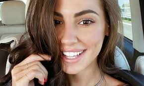 Giulia de lellis mostra su instagram i suoi nuovi tatuaggi, una serie di stelline dal tratto delicato sulle mani che conquistano i fan e sono pronti a diventare i nuovi tatuaggi sulle mani di giulia de lellis diventeranno la tendenza tattoo 2021? Giulia De Lellis Mostra I Nuovi Tatuaggi Fatti Sulle Mani