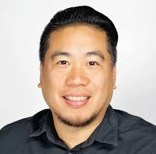 Jonathan Owens and Simone Biles taking in The Friendly Confines 👏