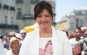 A la table de carinne teyssandier. Telematin Une Chroniqueuse Condamnee Pour Avoir Employe Illegalement Une Gouvernante