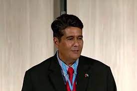 帛琉总统（英语： president of palau ）是帛琉共和国的国家元首和政府首脑。 帛琉总统由 公民直选 产生，任期四年，连选得连任一次。 目录 å¼€å¿ƒè®¿é—®å°æ¹¾å¸›ç‰æ€»ç»Ÿ å°å¸›å¯åŠ¨æ—…æ¸¸æ³¡æ³¡ å´é'Šç‡® æƒ æ•ä» å›½é™…è®°è€…ä¼š å¤§çºªå…ƒ