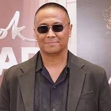 David Saputra (@DavidSa74384657)