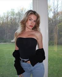 Claudia Walsh - Free sexy pics, galleries & more at Babepedia