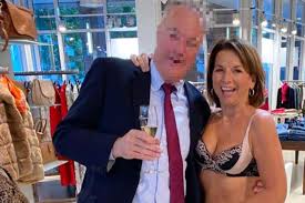 Hat claudia obert einen jüngeren freund? Fur Diesen Mann Zieht Sich Claudia Obert Bis Auf Den Bh Aus Tag24