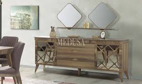 Şimdi gelin, adım adım konsol modellerini inceleyelim ve konsol modelleri evimize nasıl renk 4 adet kapaklı dolaplardan oluşan modern konsol modeli. Laurel Konsol Medusa Home