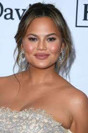 You will likewise notice that they have roundness below their cheekbones. 20 Best Haircuts For Women With Round Shaped Faces