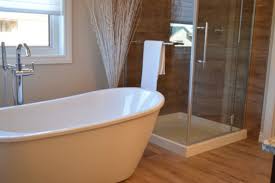 Macht die familienbadewanne zu einer babybadewanne eine flexible trennwand zur verkleinerung der wanne spart wasser, energie und zeit flexibel bis zu einer breite von 60cm Beste Baby Badewannenabtrennung 2021 Vergleich 5 Gute Badewannenverkurzer