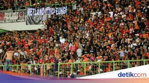 Macan kemayoran berhasil mencetak gol pembuka melalui m. Detik Detik Suporter Persija Tewas Dikeroyok Oknum Bobotoh