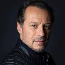 He divides his time between theater, cinema, and television. Stefano Accorsi Facebook