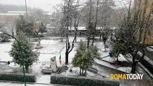 La neve è arrivata su alcune regioni del centro nord. La Neve Circonda Roma Nella Capitale Solo Nevischio Allarme Per Il Ghiaccio