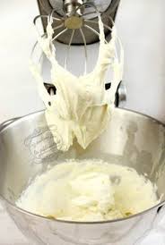 Recette De La Ganache Montee Au Chocolat Blanc Et A La Vanille Pour Vos Layer Cakes Cupcakes Patisseries Ganache Montee Chocolat Blanc Chocolat Blanc Ganache