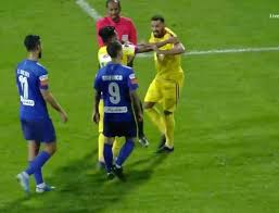 جيوفينكو يضع الهلال في ورطة كبيرة. Ø´Ø§Ù‡Ø¯ Ù…Ø¶Ø§Ø±Ø¨Ø© Ø¨ÙŠÙ† Ù„Ø§Ø¹Ø¨ Ø§Ù„Ù‡Ù„Ø§Ù„ Ø¬ÙŠÙˆÙÙŠÙ†ÙƒÙˆ ÙˆÙ„Ø§Ø¹Ø¨ Ø§Ù„Ø­Ø²Ù… Ø§Ù„Ù†Ø§Ø´ÙŠ ÙˆØ§Ù„Ø£Ù…Ù† ÙŠØªØ¯Ø®Ù„ ØµØ­ÙŠÙØ© Ø§Ù„Ù…Ø±ØµØ¯