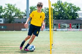 Met kvc westerlo 2.0 streven we gezonde sportieve ambities na en we willen tegelijkertijd ook een voorbeeld zijn voor de jeugd en voor de lokale gemeenschap. Stvv Youth Facebook