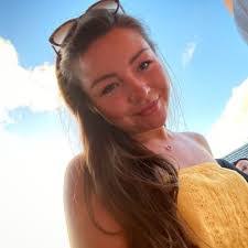 Hannah Stanton's Instagram, Twitter & Facebook