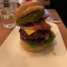 Daher gibt es im burger house 100% saftiges rindfleisch vom bauern aus bayern, hausgemachtes brot und the burger house | home. Burger House 2 Max Weber Platz Munchen Restaurant Bewertungen Telefonnummer Fotos Tripadvisor