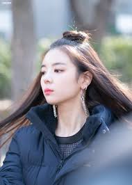 From the protagonist to antagonist of different disney movies, what character could your idol be? Fans Have Discovered Itzy S Lia Is A Real Disney Princess Koreaboo