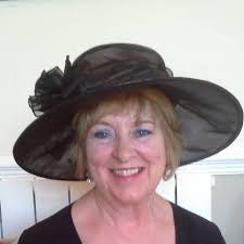 Does anyone know when St Helens Primary school go back? thank u!