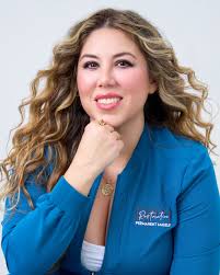 Vanessa Dougherty's Instagram, Twitter & Facebook