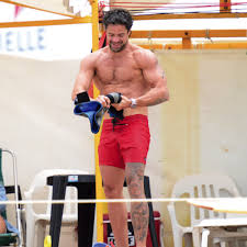 Luciano castro tendría una nueva novia, a poco de un mes de su separación de sabrina rojas. Luciano Castro Le Puso La Firma A Una Nueva Tira Y Le Cerro La Puerta Al Bailando Revista Paparazzi