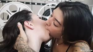 Lenguas mojadas burlándose