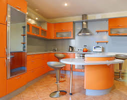 Throughout the 1980s and '90s, oak was a popular choice for kitchen cabinetry in homes across america, and this cabinet material remains in many homes today. Impressive Inspiration For Luxurious Orange Kitchen Decorating Ideas Blue Backsplash Feat Ceramics Floor Tile Kuche Farbschemata Kucheneinrichtung Kuche Orange