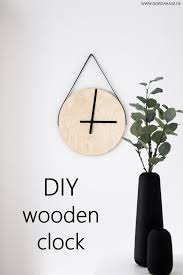 Nach Zwei Jahren Habe Ich Es Endlich Geschafft Die Reste Vom Ikea Frosta Hocker Vom Diy Couchtisch Aus 2014 Zu Verarbeiten Dama Uhr Holz Holzuhr Wohnungsdeko