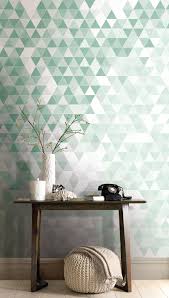Scandinavian Style Triangles In Comfortable Green And Grey Give Your Wall A Whole New Look In The Form Of A Playf Wohnzimmer Inspiration Tapeten Grun Und Grau