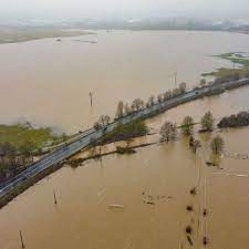 Hey leute in meinem kanal handelt es sich um unwetter , tornados , erdbeeben und noch mehr katastrophen die jederzeit passieren können in deutschland und auc. Wetter Deutschland Warme Ei Und Regen Losen Teils Verheerendes Hochwasser Aus Wetter