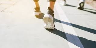 Combien de temps marcher par semaine pour maigrir et avoir un résultat en pratiquant la marche ? Maigrir En Marchant Peut On Perdre Du Poids En Marchant 1h Par Jour