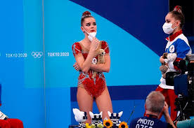 Олимпийская чемпионка рио маргарита мамун успокаивает дину аверину. Fzoekwndsh85pm