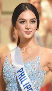 Miss Philippines Kylie Verzosa at the #MissInternational2016 event last  night. Look! Reigning Miss International from Venezuela Edymar Martinez is  seen helping out Kylie