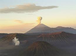 Di indonesia memiliki jumlah total 150 gunung berapi. Daftar Gunung Berapi Di Indonesia Wikipedia Bahasa Indonesia Ensiklopedia Bebas