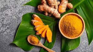 Here are some side effects of too much turmeric.- यहां हैं ज्यादा हल्दी  खाने के स्वास्थ्य जोखिम। | HealthShots Hindi