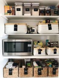 Étagères ouvertes dans la cuisine : Conseils Rangement 23 Idees Pour Organiser Ses Placards En 2020 Placard Rangement Organisation