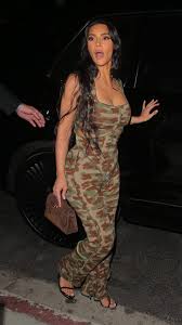 Shop jeff leatham by @kkwfragrance & @skims pj sleep now! Kim Kardashian Wird Gestalkt Seit Monaten Leute Bild De