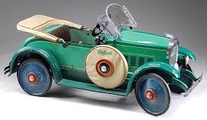 An Outstanding Gendron Packard Pedal Car From The 1920s With Classic Styling Pedal Cars Toy Pedal Cars Vintage Pedal Cars