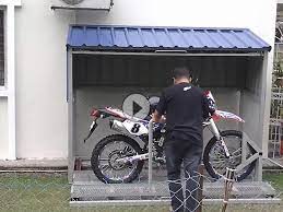 Warum der roller zu brennen anfing, müssen die weiteren ermittlungen der. Motorrad Garage Sehr Geile Idee