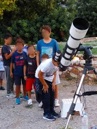 Προτείνετε αλλαγές για να βελτιώσουμε τι δείχνουμε. To E8niko Asteroskopeio A8hnwn Phgainei Sto Palaiontologiko Moyseio Re8ymnoy Goulandris Natural History Museum