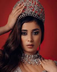 Ariel Barrientos Wo-men Artist