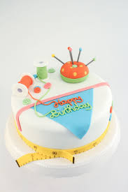 Torte Zum Thema Nahen Cake Fondant Cakedesign Foodart Birthdaycake Diy Tutorial Nahkuchen Torten Leckere Kuchenrezepte