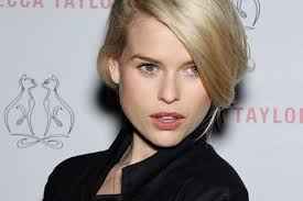 Cold Comes the Night: Alice Eve Tiene un Motel! • Cinergetica