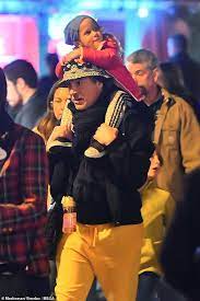 Robert Downey Jr Carries His Daughter Avri On His Shoulder Robert Downey Jr Kids Robert Downey Jr Family Downey Junior