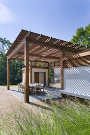 Contemporary pool house with curved shapes. Argus Development Llc Argus Development Greenwich Builders