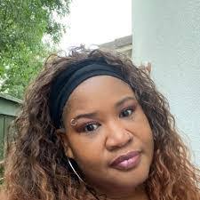 Shelly Booher's Instagram, Twitter & Facebook