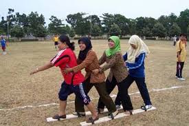 Permainan tradisional merupakan warisan bangsa yang perlu dipertahan untuk tatapan generasi akan datang. 32 Permainan Tradisional Indonesia Gambar Daerah Asal Cara Bermain Sejarah