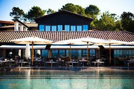 Un Hotel Restaurant A Arcachon Les 9 Hotels Restaurants Qui Donnent Envie De S Echapper Elle En 2020 Hotel Restaurant Arcachon Hotel Arcachon