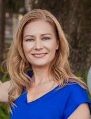 Jennifer Buckmaster's Instagram, Twitter & Facebook