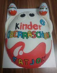 Mmh, das riecht schon mal gut. Kinder Uberraschung Torte Kindergeburtstag Kuchen Ideen Kinder Uberraschung Kinder